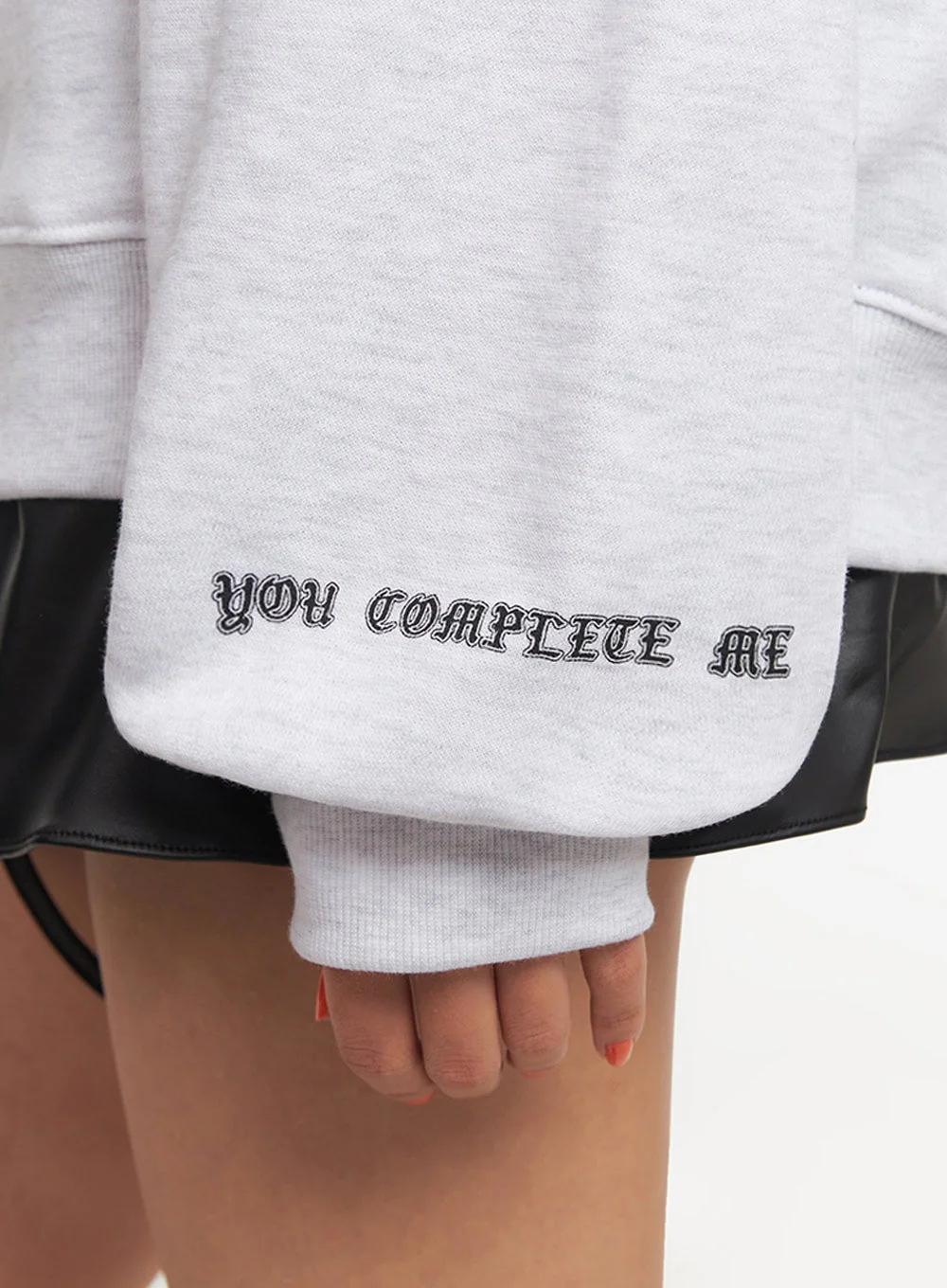 Off-Shoulder Cross Graphic Sweatshirt IA507 - Image 8