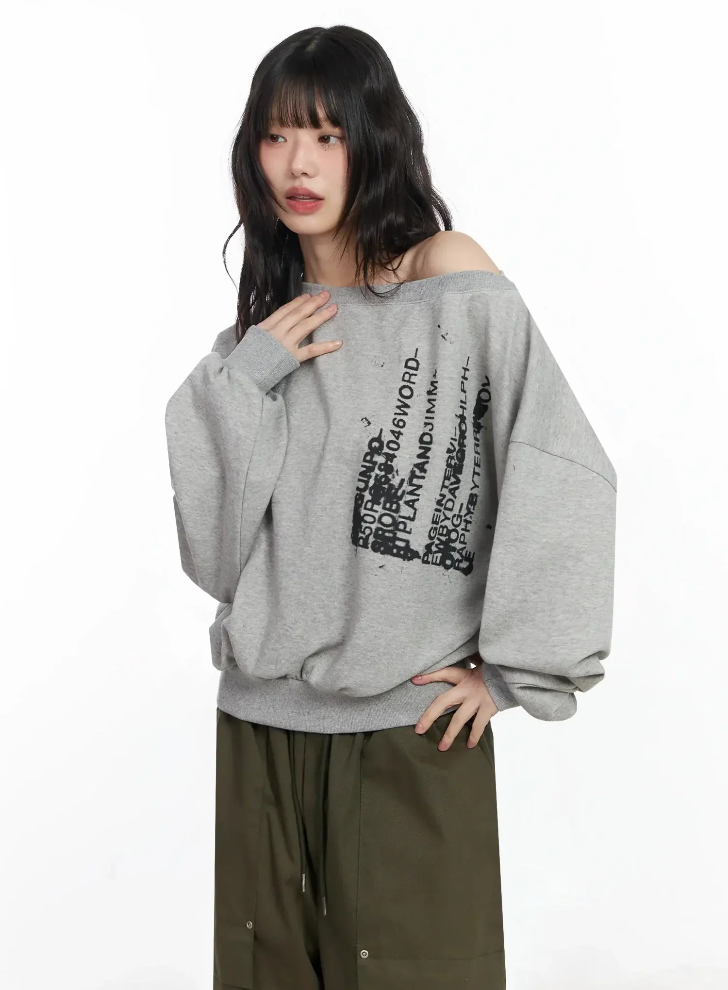 Off-Shoulder Graphic Sweatshirt F516 - Image 13