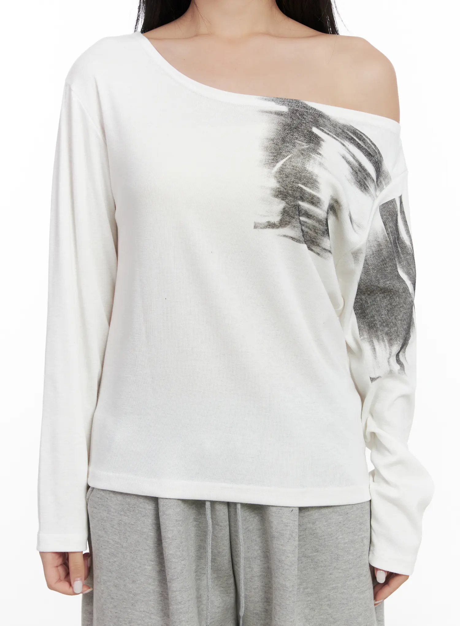 Off-Shoulder Long Sleeve Graphic Top CN528 - Image 8