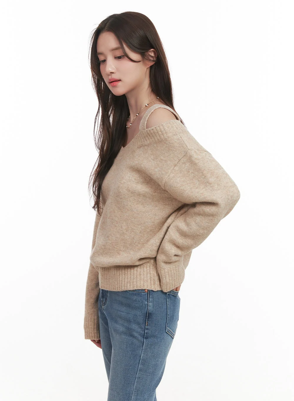 Off-Shoulder V-Neck Sweater with Straps CJ515 - Image 3