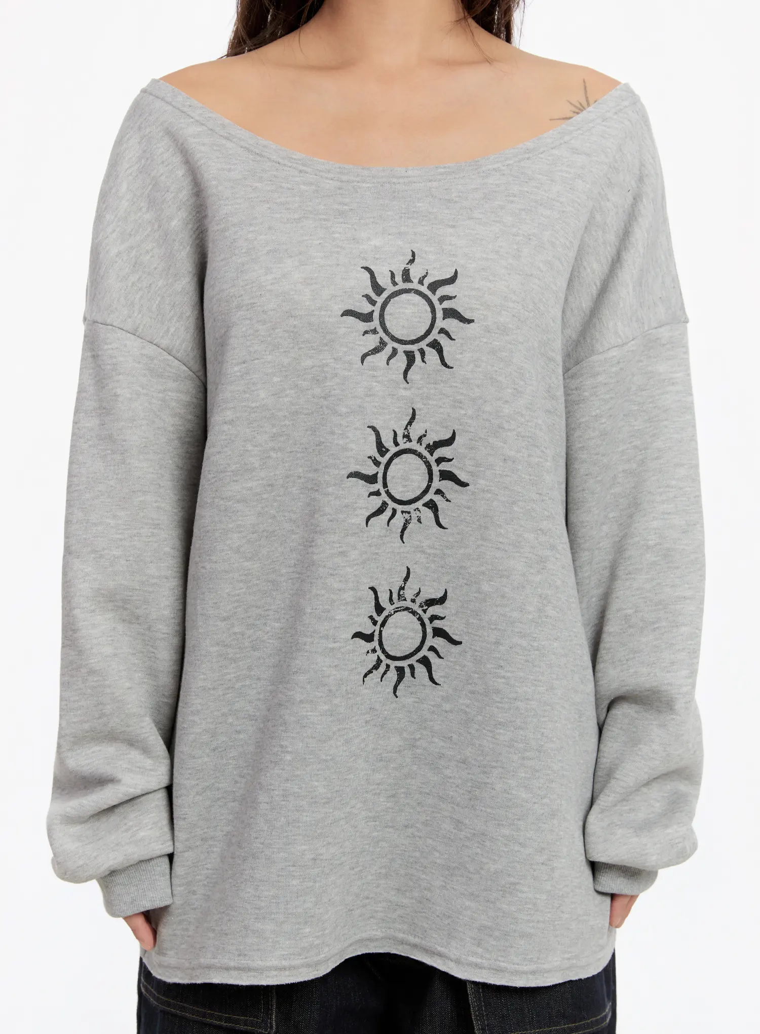 Oversized Graphic Off-Shoulder Sweatshirt CN527 - Image 4