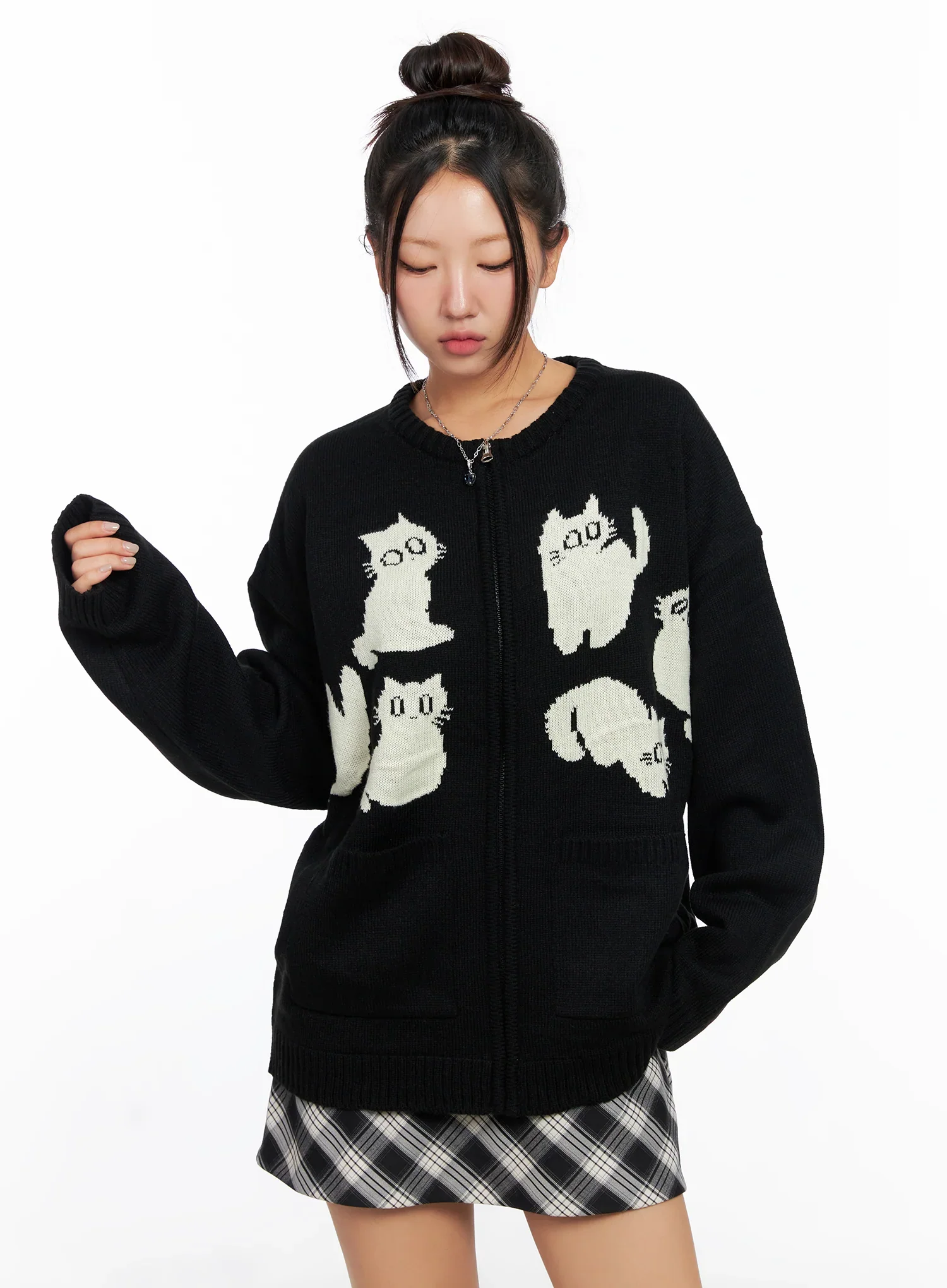 Oversized Graphic Zip-up Sweater CO515 - Image 3