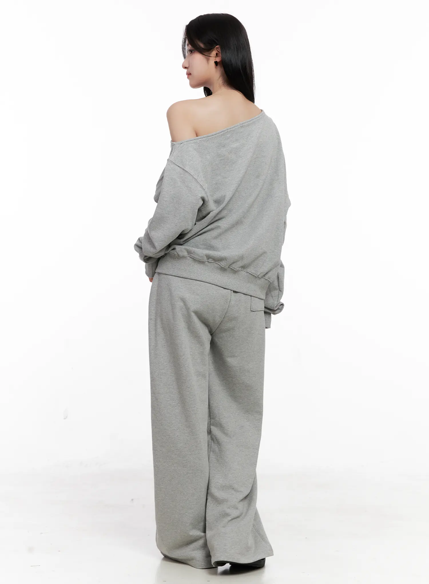 Oversized Off-Shoulder Sweatshirt CO523 - Image 5