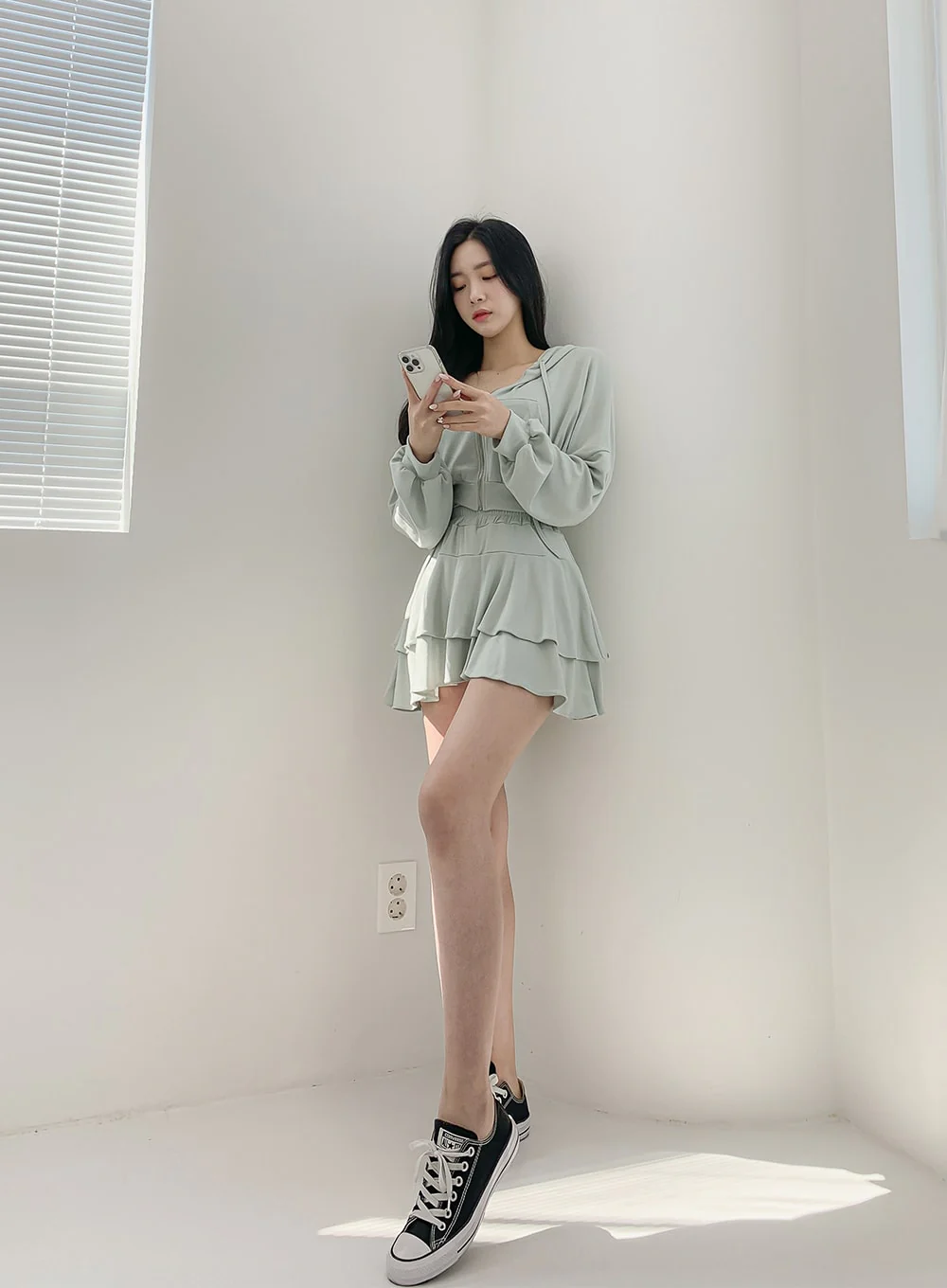 Pleated Mini Skirt with Elastic Waist IM12 - Image 4