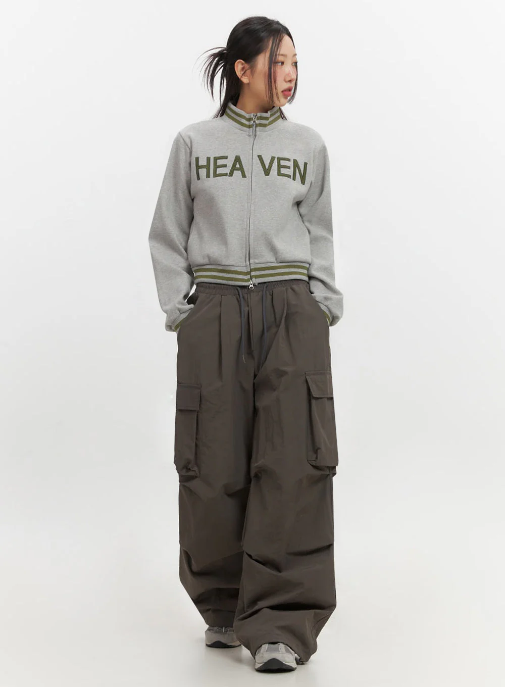 Pocketed Wide-Leg Cargo Pants IF510 - Image 9