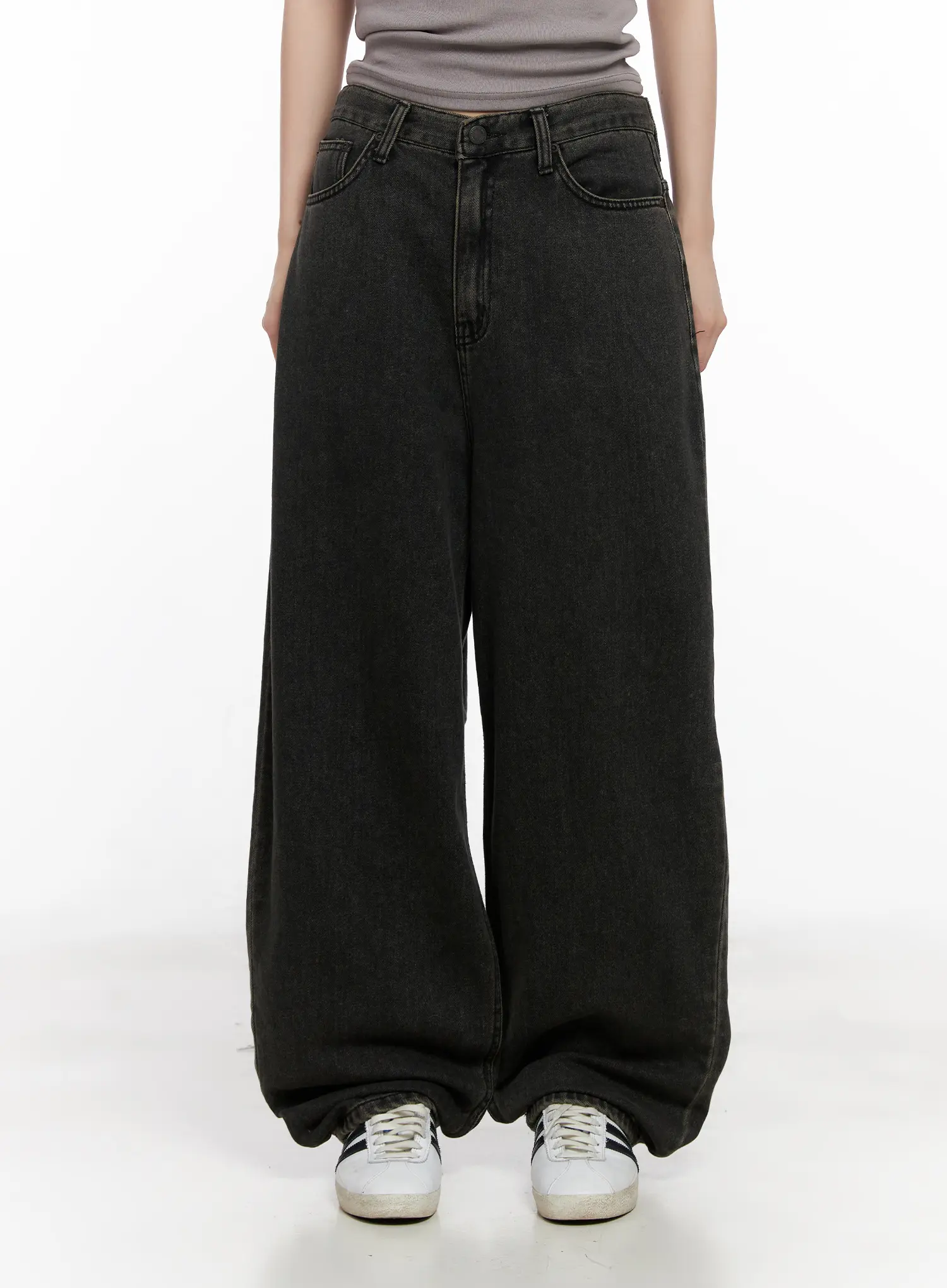 Roxy Classic Wide-Leg Jeans CG522 - Image 2