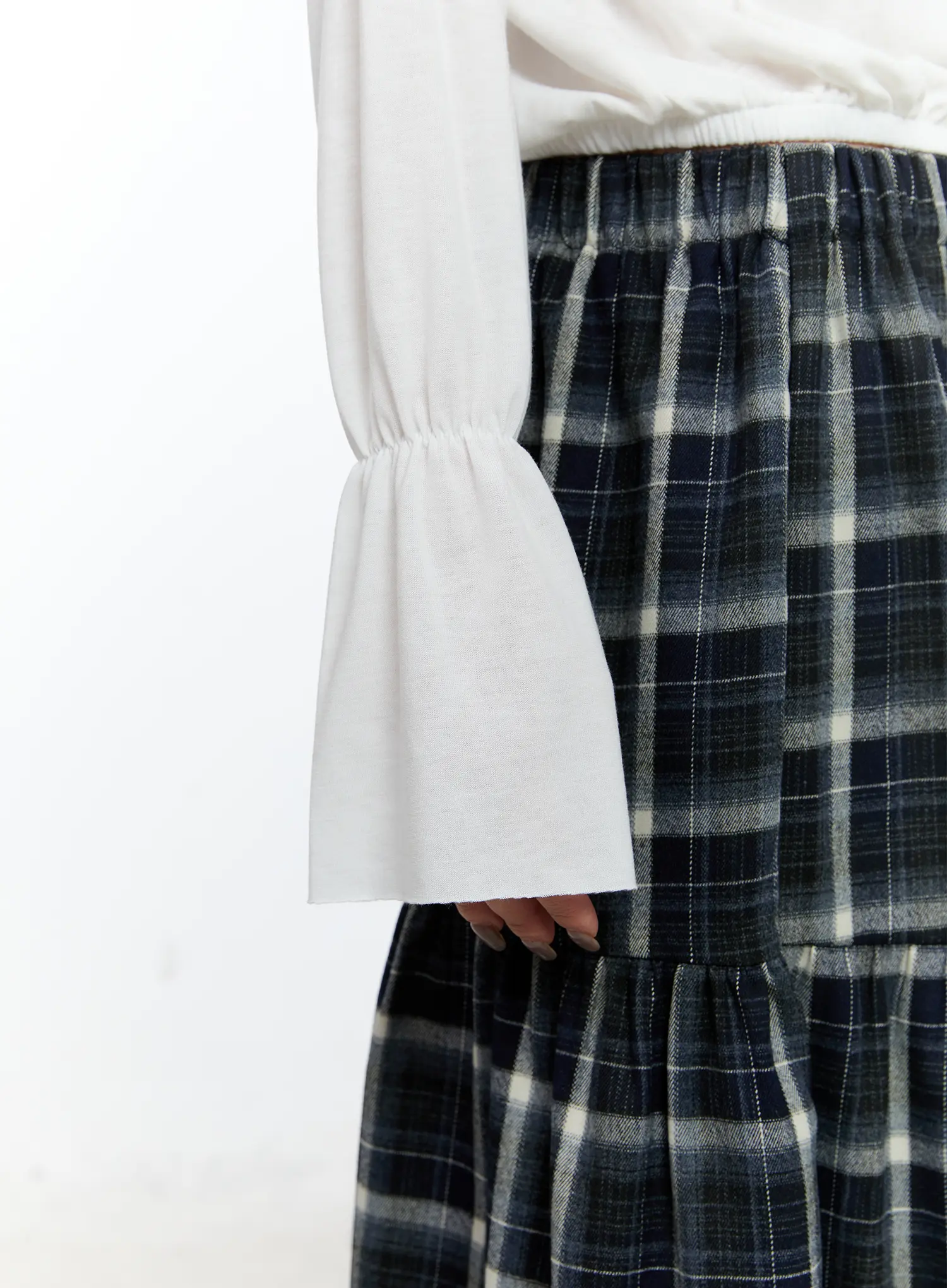 Ruffle Flare Sleeved Cardigan CN517 - Image 8