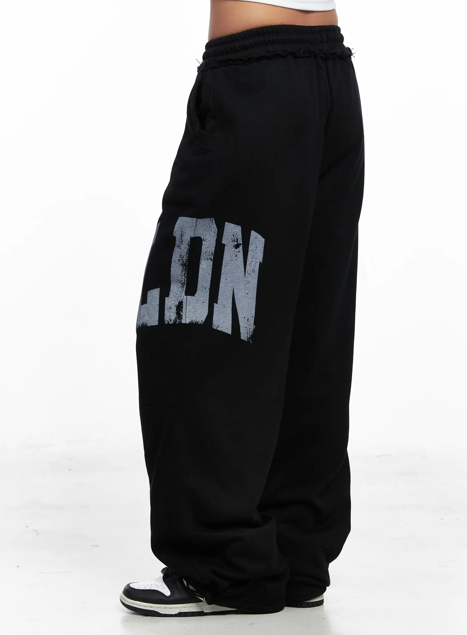 Side Graphic Wide-Leg Sweatpants CO510