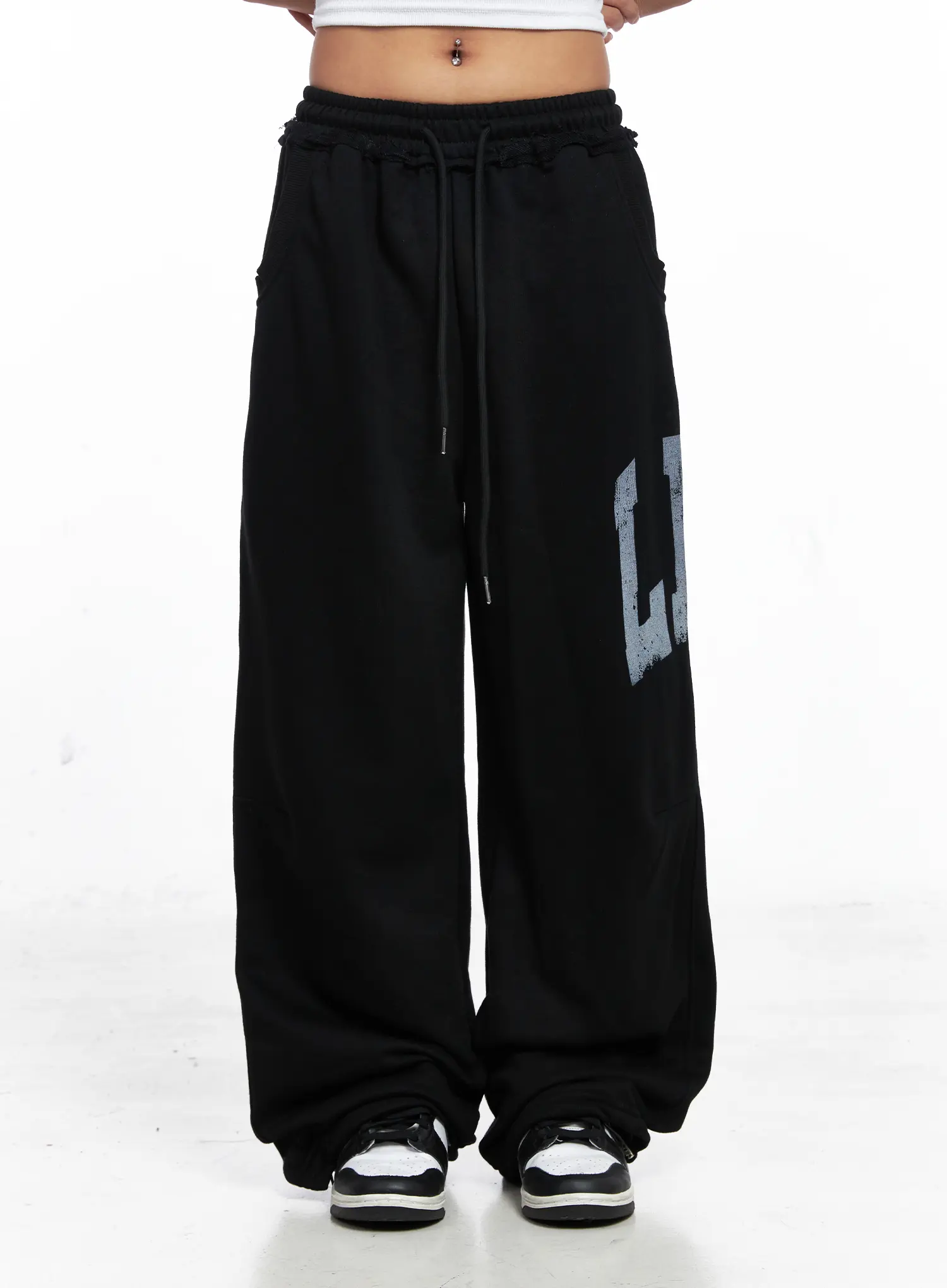 Side Graphic Wide-Leg Sweatpants CO510 - Image 10