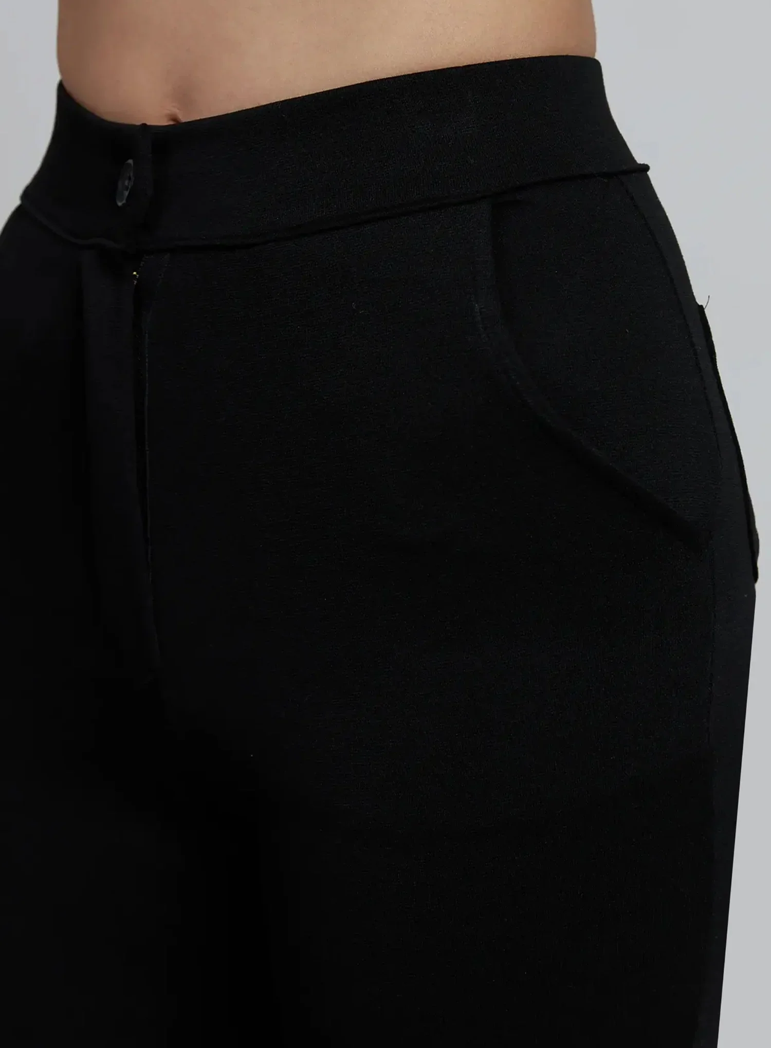 Slim-Fit Capri Pants IM520 - Image 4
