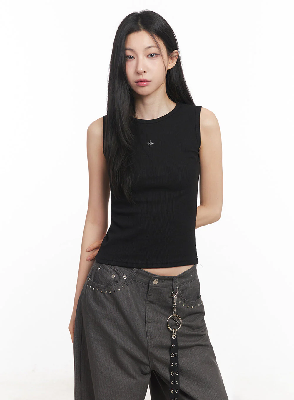 Slim-Fit Sleeveless Star Graphic Top IY516 - Image 18