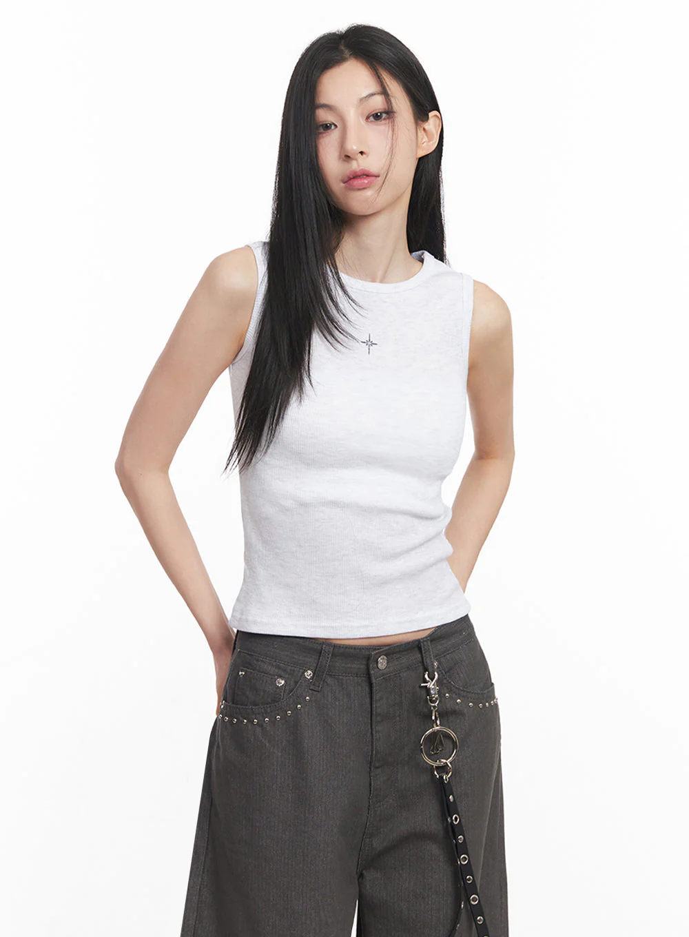 Slim-Fit Sleeveless Star Graphic Top IY516 - Image 9
