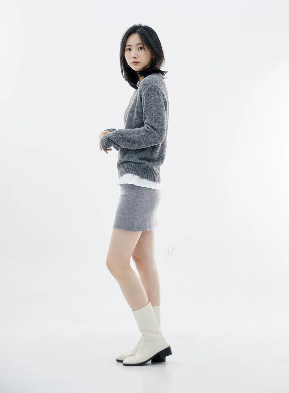 Soft V-Neck Knit OO07 - Image 3