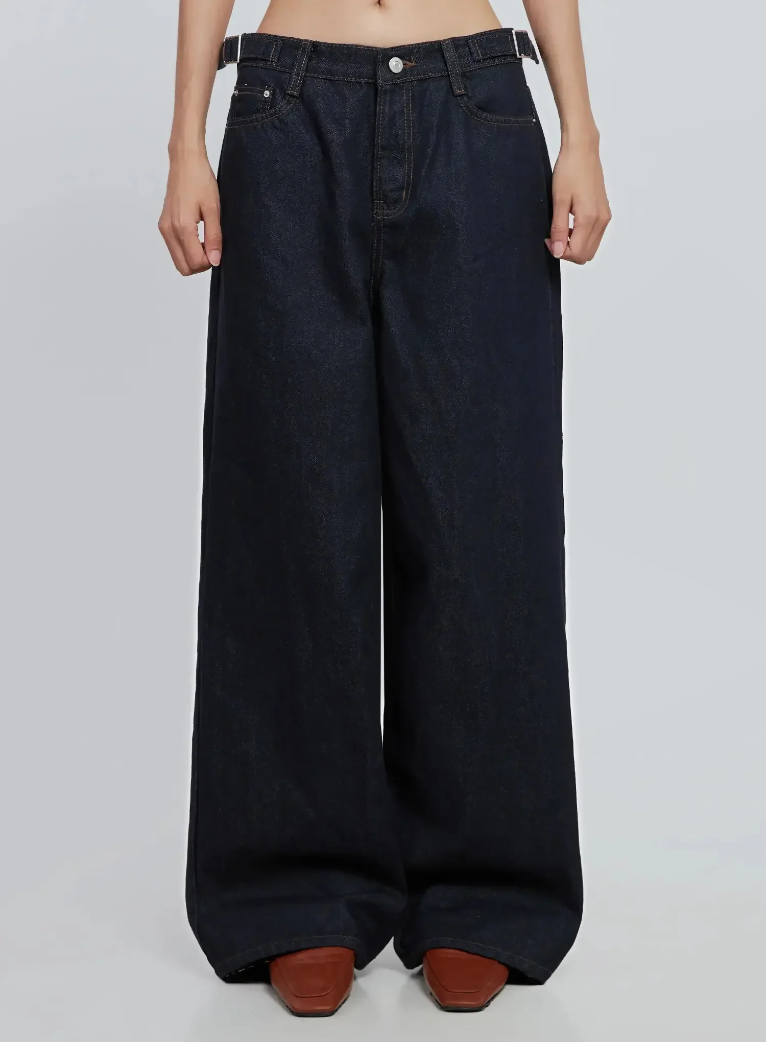 Soobin Side Button Wide-Leg Jeans IO530