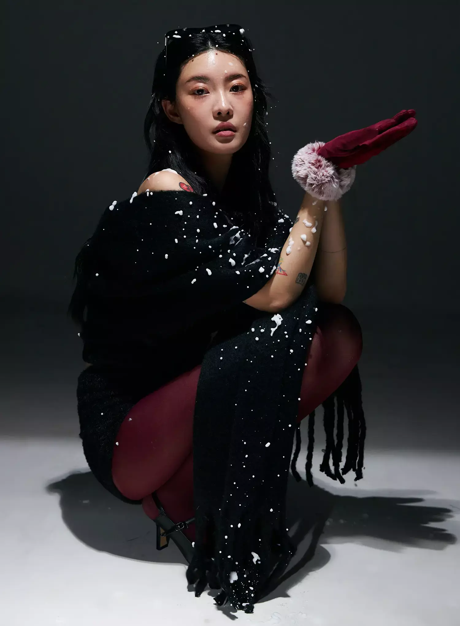 Textured Velvet Gloves IN528 - Image 2