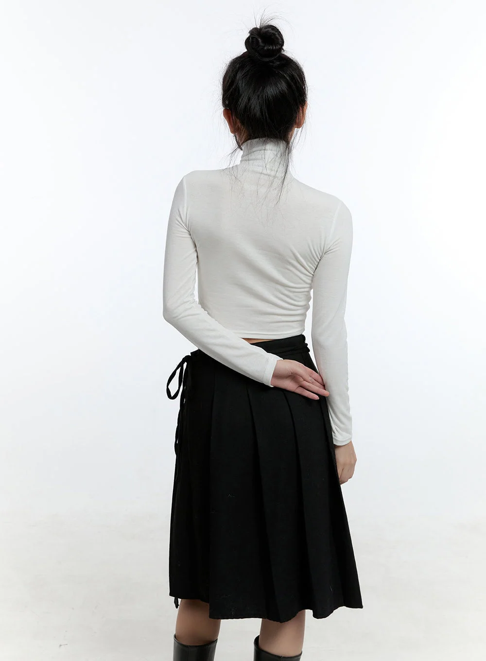 Turtle Neck Slim-Fit Crop Top CD424 - Image 4