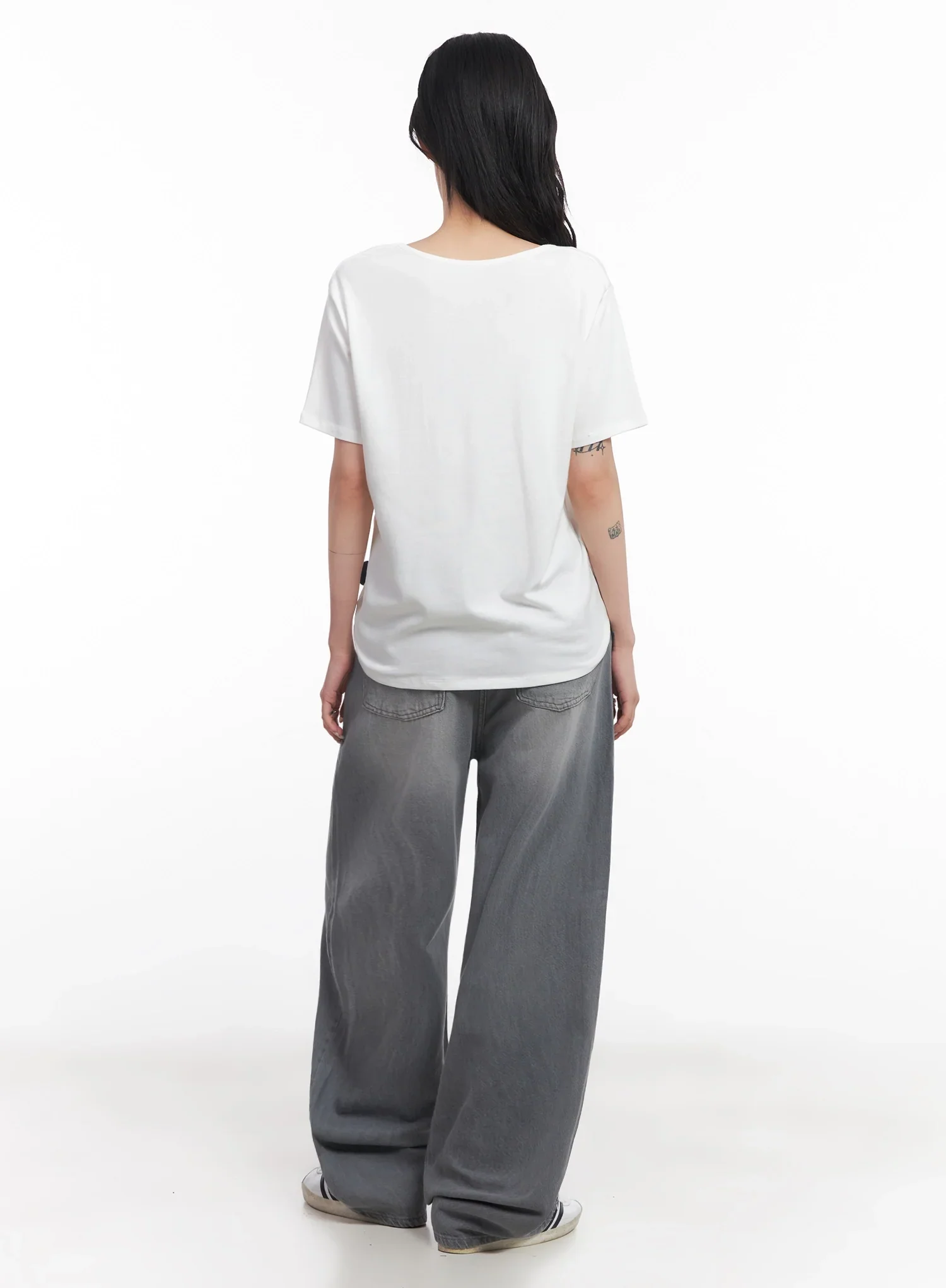 U-Neck Loose-Fit T-Shirt IC503 - Image 21
