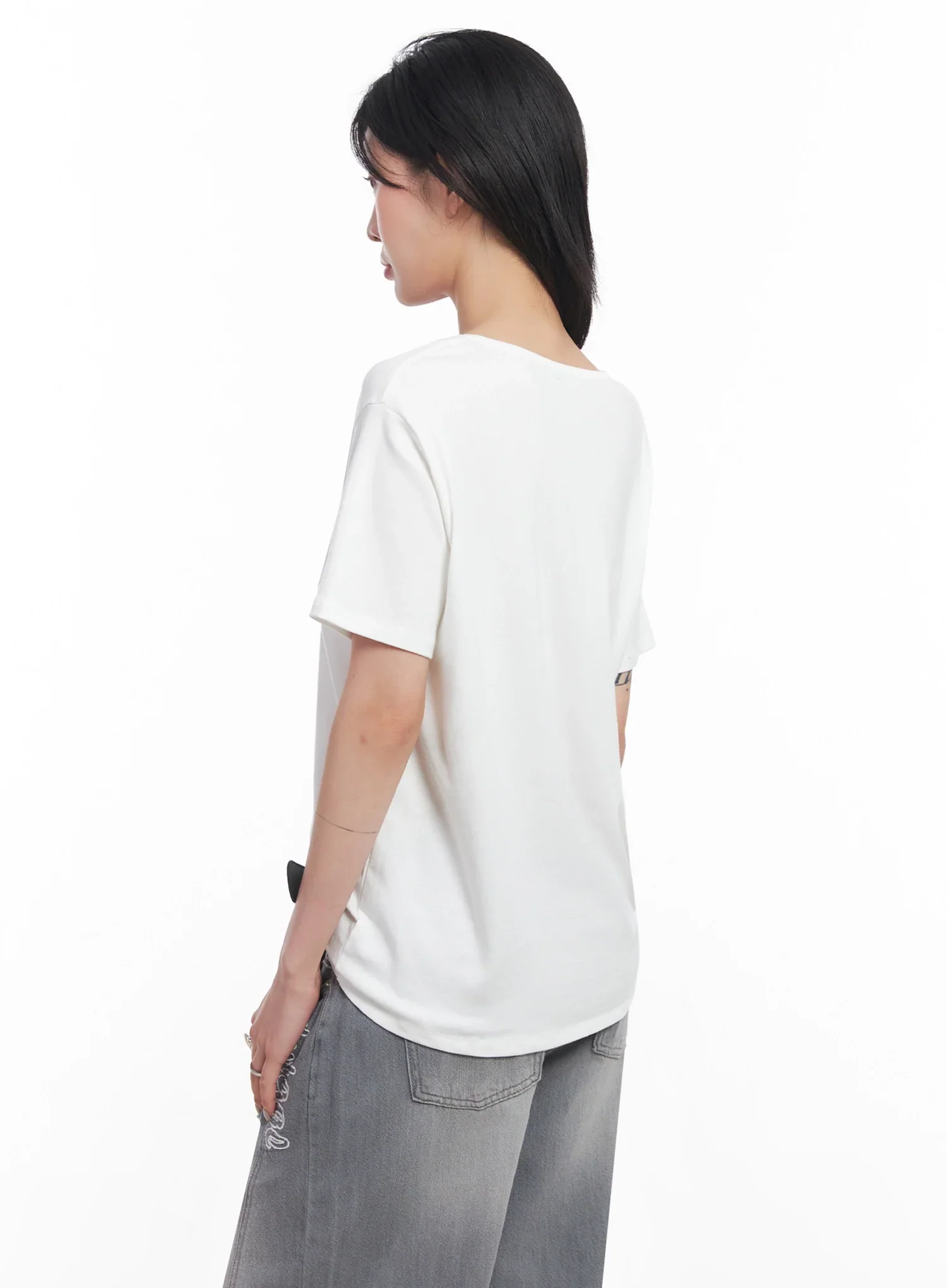 U-Neck Loose-Fit T-Shirt IC503 - Image 8