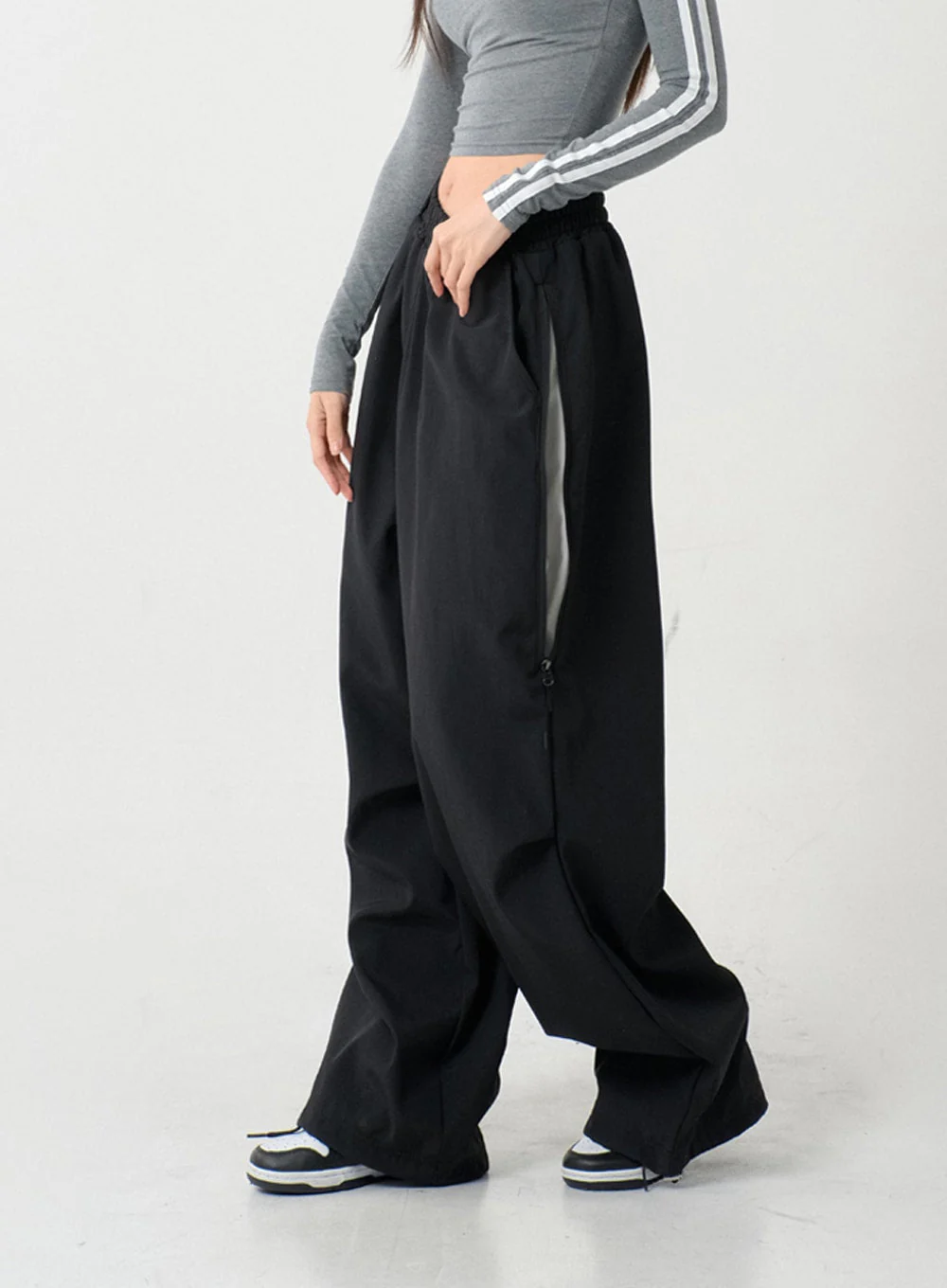 Unique Side Zipper Detailing Wide Bending Pants IS07 - Image 2
