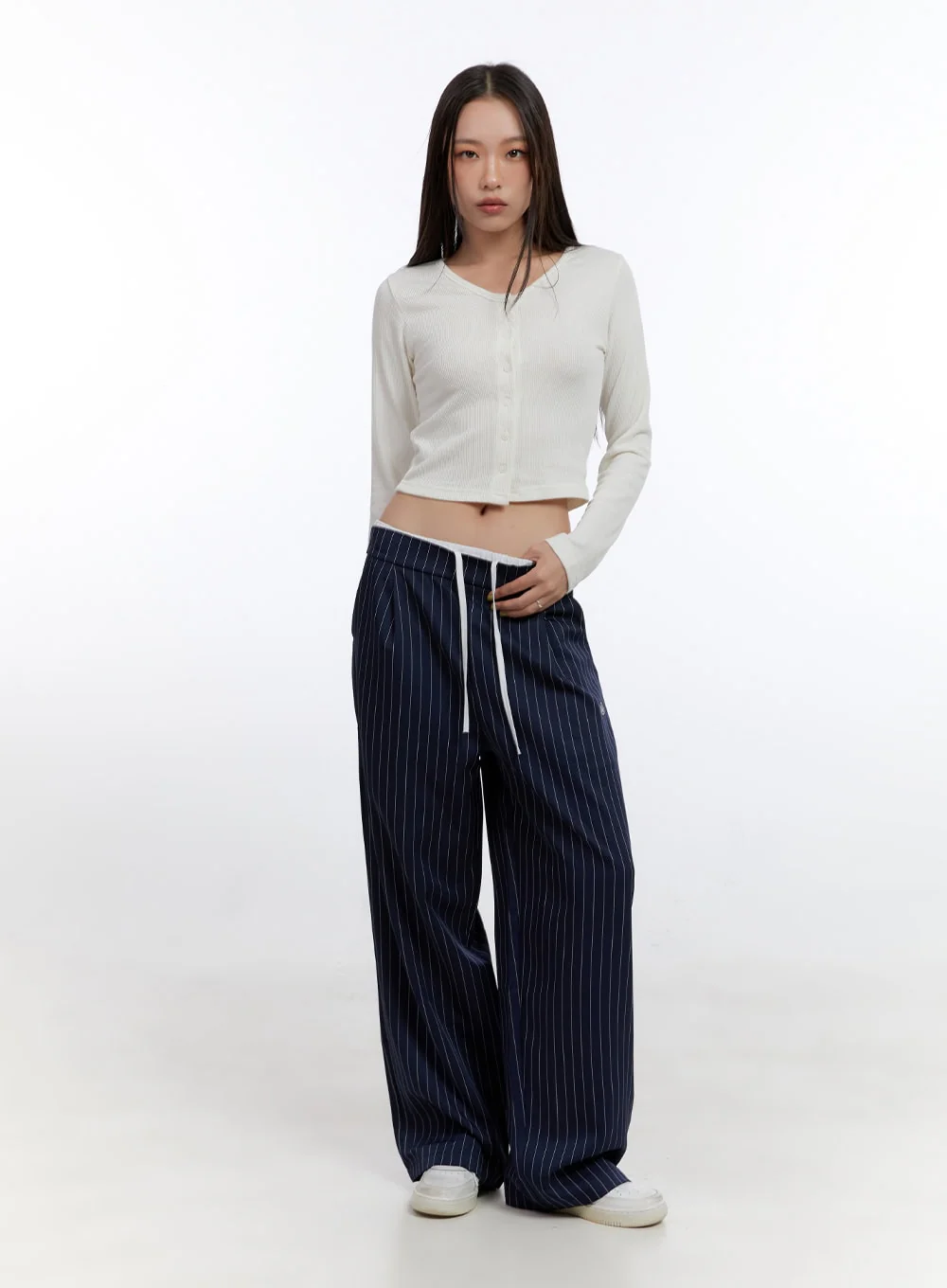 V-Neck Buttoned Crop Cardigan CO431 - Image 2