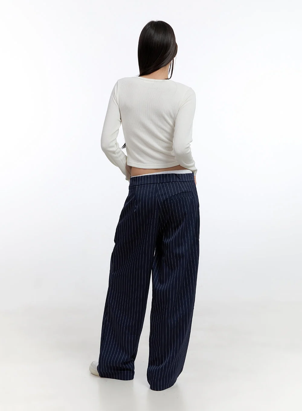 V-Neck Buttoned Crop Cardigan CO431 - Image 4