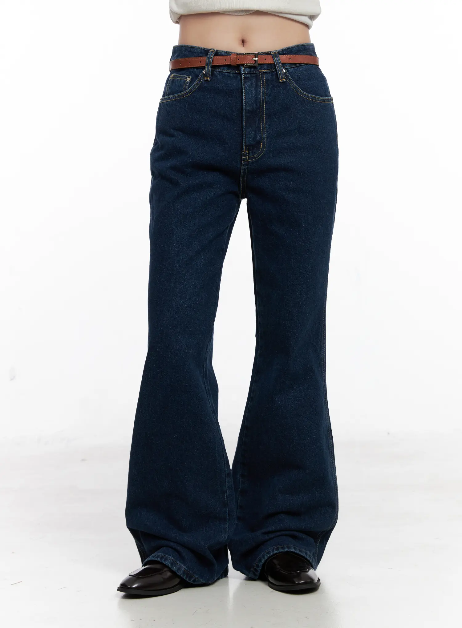 Valery Belted Bootcut Jeans CO522 - Image 10