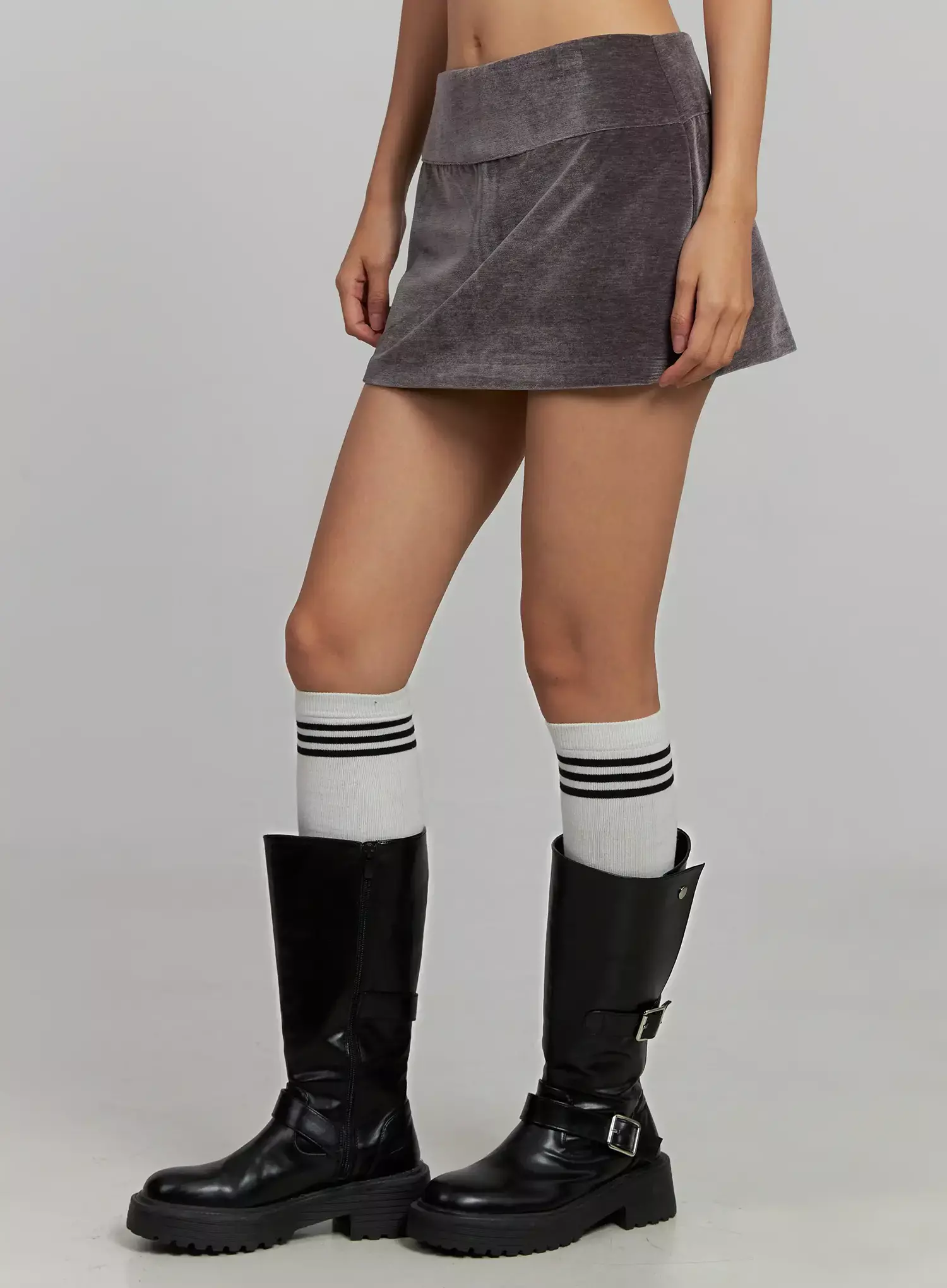 Velvet Low-Rise Mini Skirt IJ502 - Image 5
