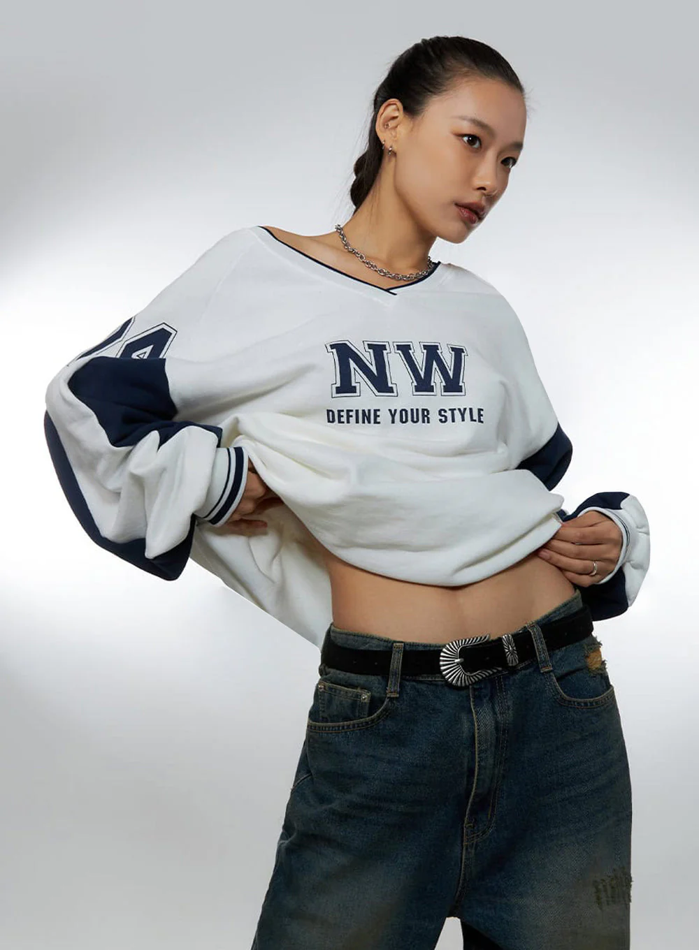 White V-Neck Jersey Sweatshirt IO409 - Image 2