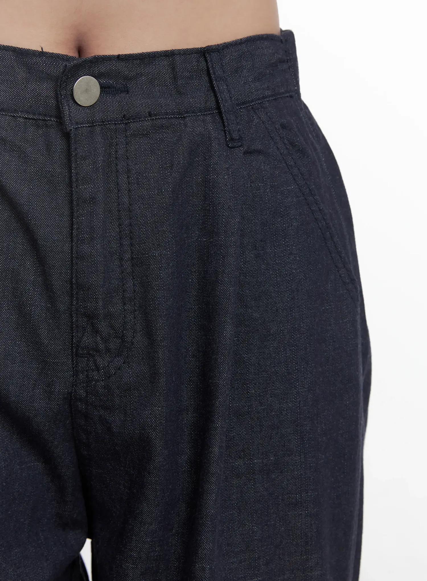 Yoona Wide-Leg Pintuck Jeans CU523 - Image 3