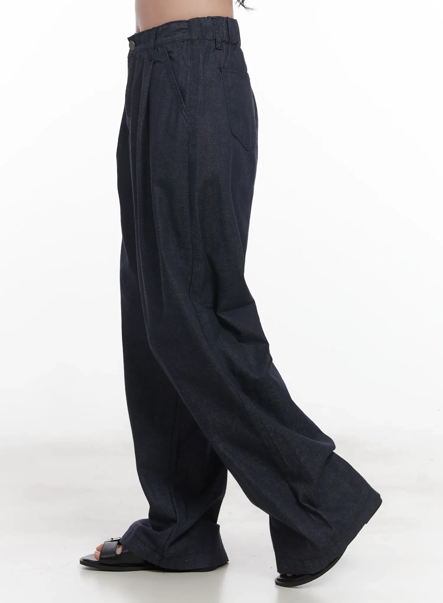 Yoona Wide-Leg Pintuck Jeans CU523 - Image 4