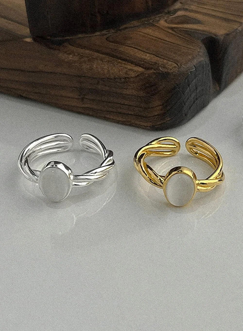Zola Oval Line Ring (White) IA524
